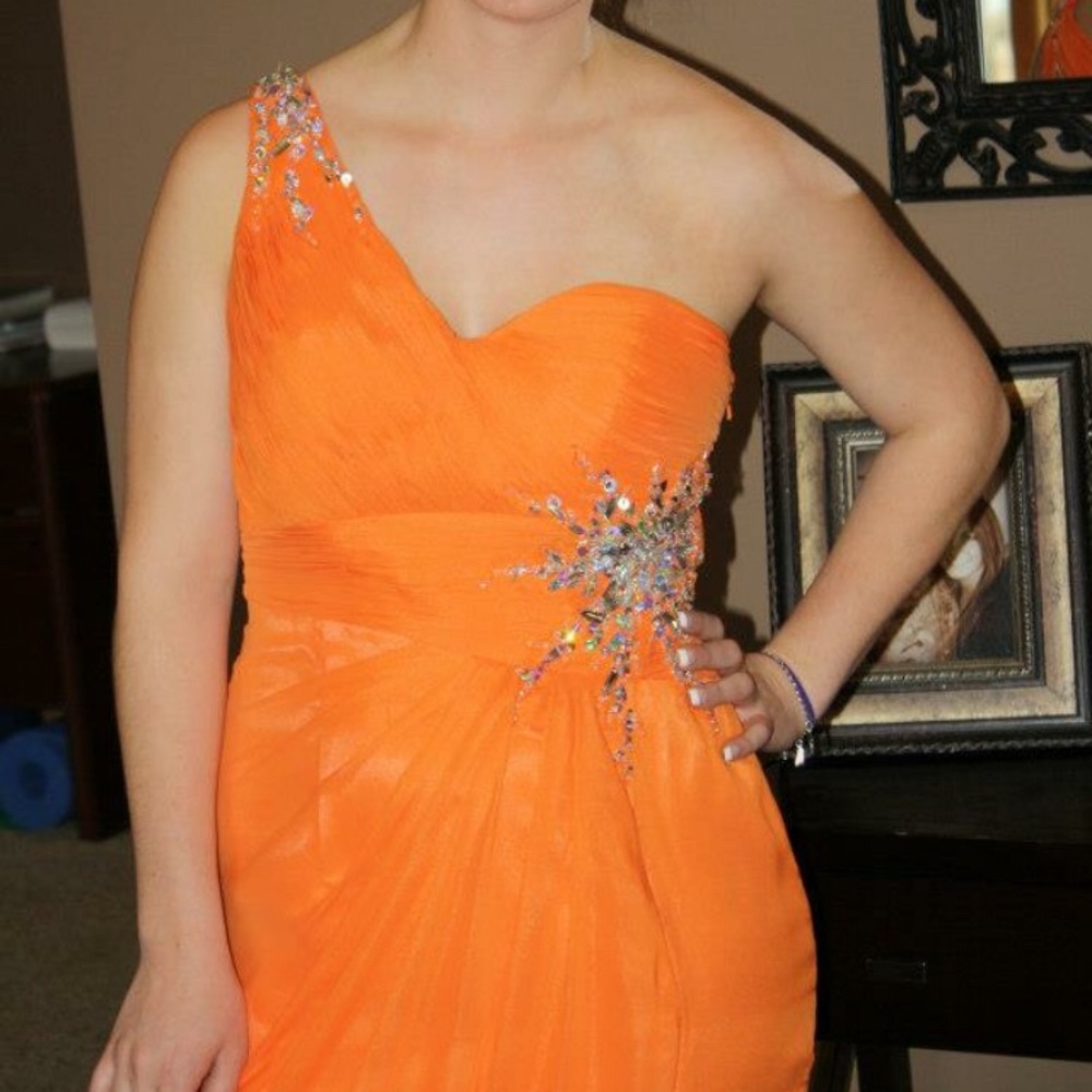 Prom dress! - Picture 4 of 4